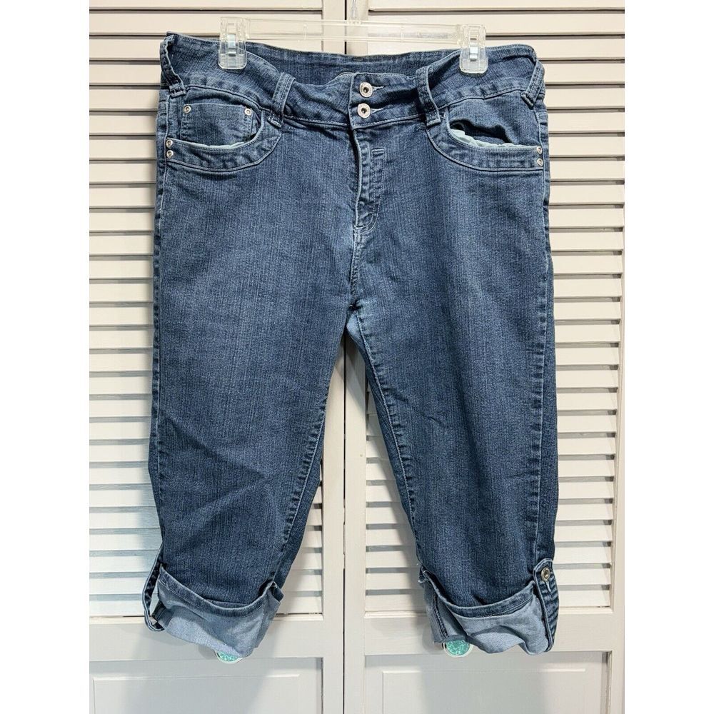 Botin Medium Wash Cuffed‎ Capri Jeans Size 16 Mid Rise Pockets Embroidered